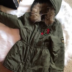 I’m selling clothes and assecories